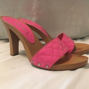 Women’s pink heels